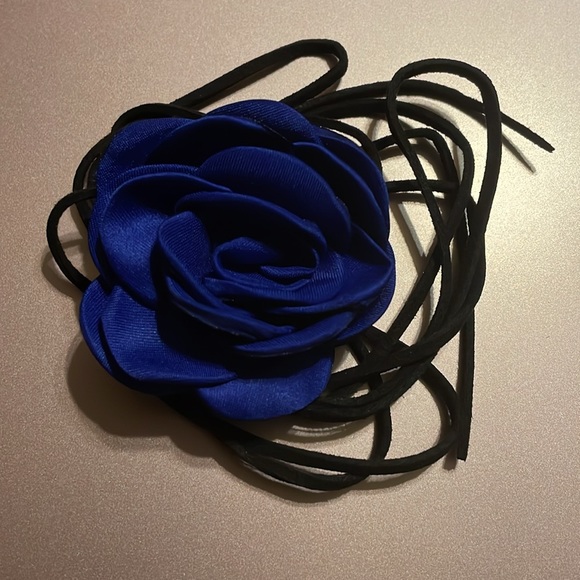 Jane Chic Designs Rose Cameo - Picture 4 of 4